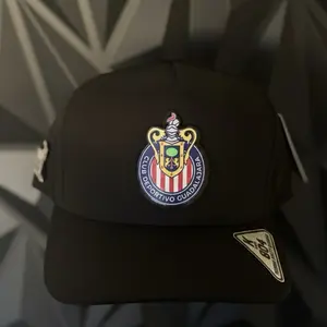 Chivas Deportivo Guadalajara Black Baseball Cap with Team Logo and Adjustable Strap for Fans