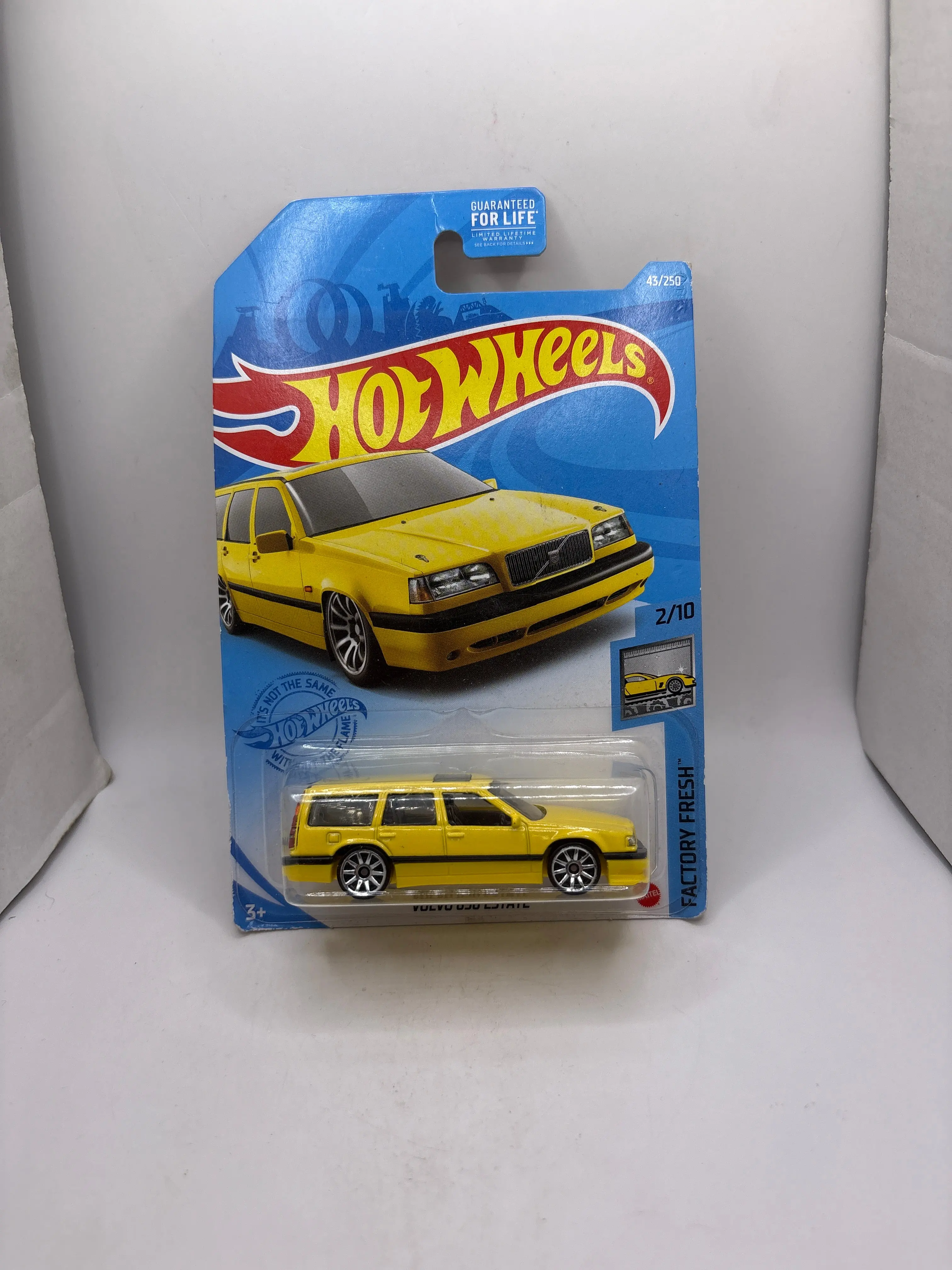 Hot Wheels Volvo 850 Estate Diecast yellow