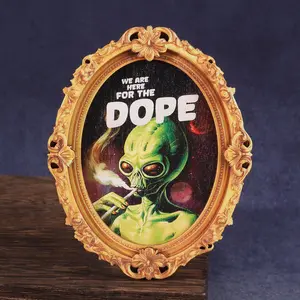 1PC Alien Smoking Fridge Magnet, Retro Sci-Fi Dark Rebel Style, Ornate Oval Frame Refrigerator Magnet, Unique Home Decor, Trendy Player Choice