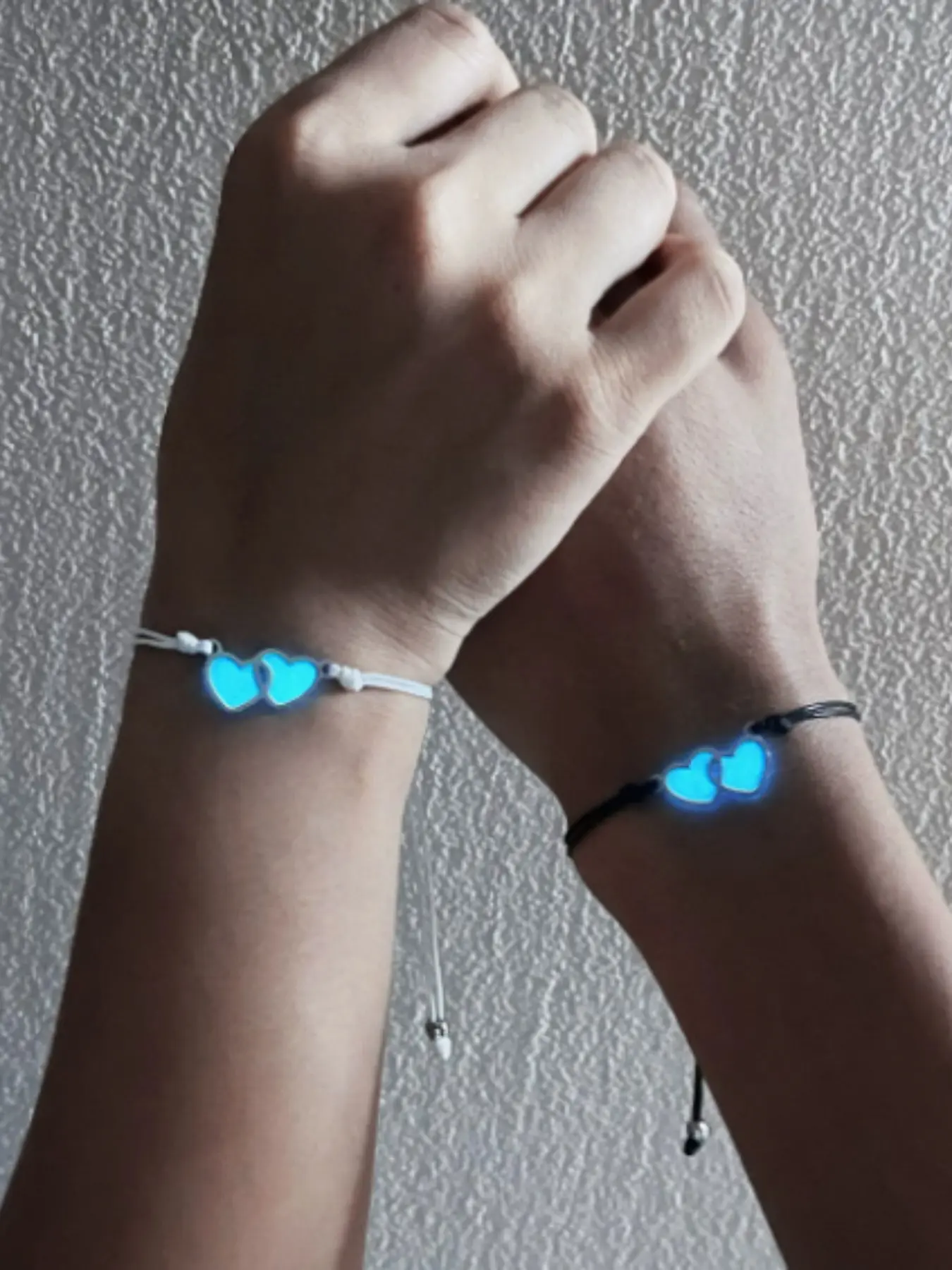 Couple Night Light Bracelet, Matching Heart Bracelet, Heart Design Glow-In-The-Dark Wristband, Romantic Love Symbol Jewelry, Perfect Gift for Couples