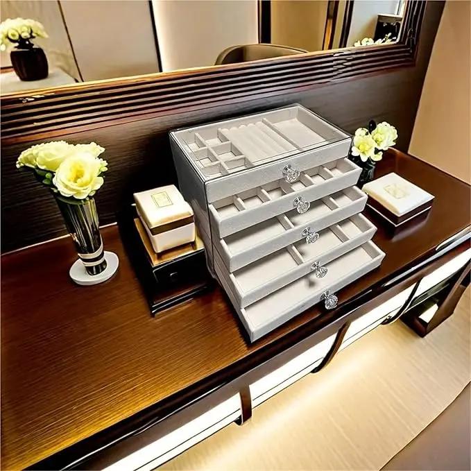 A set of 5 acrylic jewelry storage boxes with transparent downy velvet lining, featuring a stackable design and detachable dividers, suitable for earrings, necklaces, rings and bracelets, as well as a display box for women's makeup tables. A set of 5 acrylic jewelry storage boxes with transparent downy velvet lining, featuring a stackable design and detachable dividers, suitable for earrings, necklaces, rings and bracelets, as well as a display box for women's makeup tables.
