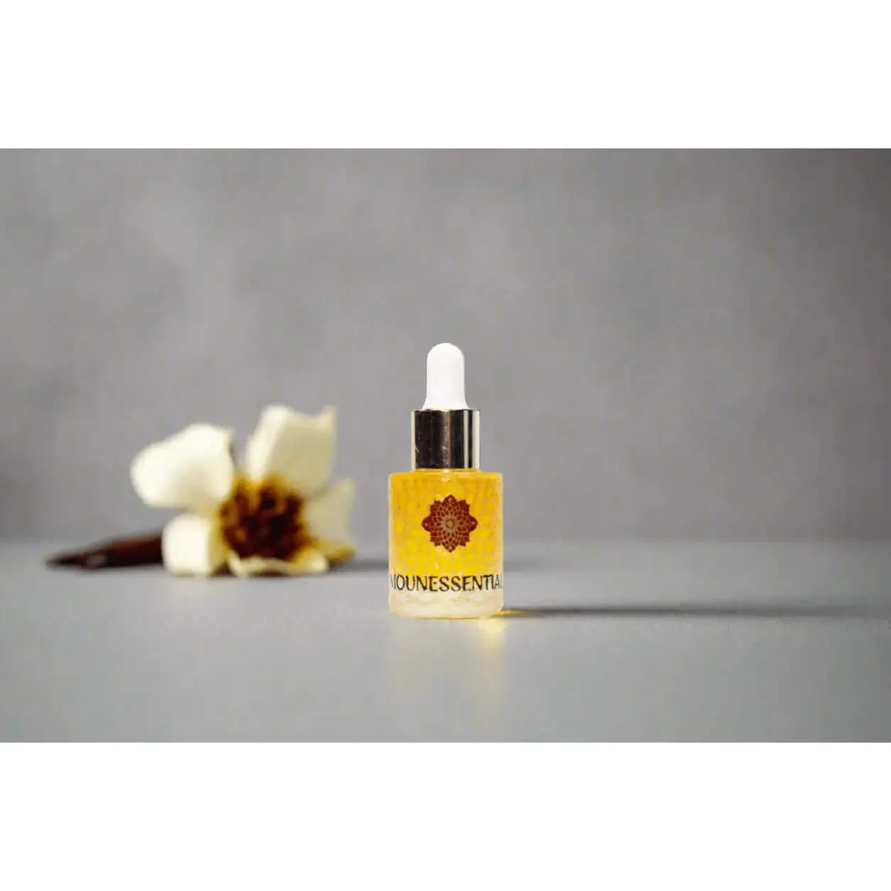 Pure Vanilla Essential Oil, 15ml, Natural Perfume for Cozy Rituals, Creates a Cozy Atmosphere, Diffuse 2–4 Drops, Dilute with Argan or Jojoba Oil for Aromatherapy & Alternative Wellness