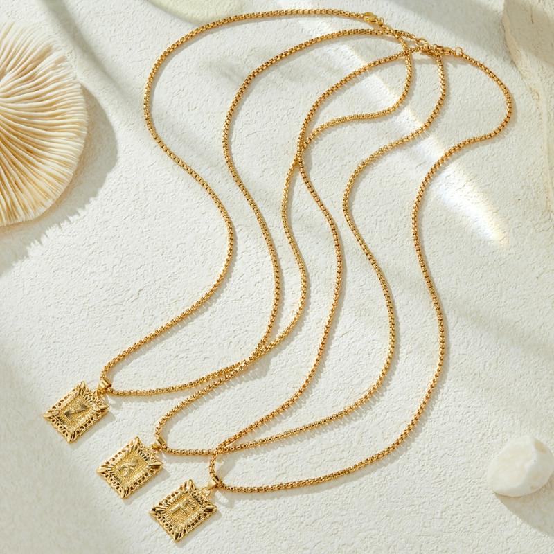 A Hip-Hop Style Copper Pendant Necklace Featuring a Gold-Plated Stainless Steel Chain, with Options for All 26 Letters A-Z, Making It a Stylish And High-End Jewelry Gift. Birthday Gift