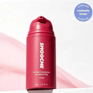 Smooche Color Changing Foundation - Skin Tone Adapting Liquid Foundation for Women, Self Adjusting Natural Finish, Blurs Imperfections & Fine Lines, SPF 15, All Skin Types, 1.01 Fl Oz