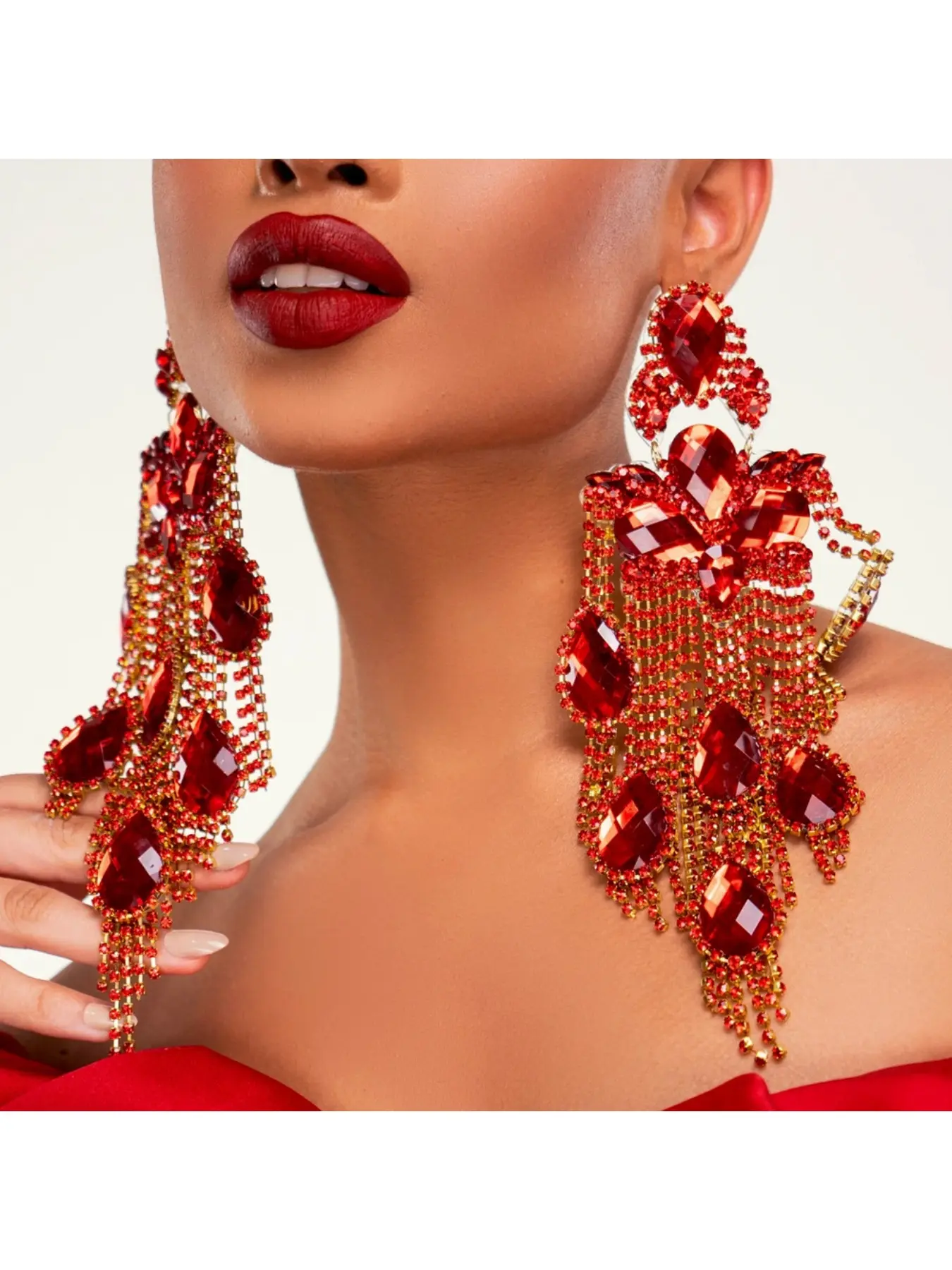 European and American fashion exaggerated earrings, high-end sparkling rhinestone tassel earrings, catwalk accessories earrings