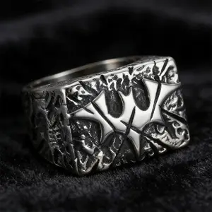 Gothic Bat Men's Signet Ring, Vintage Distressed Zinc Alloy Retro Punk Biker Edgy Jewelry for Men, Unique Statement Accessory for Daily Wear, Ideal Gift for Father's Day Valentine's Day Birthday Anniversary for Him Husband Boyfriend Male & Family