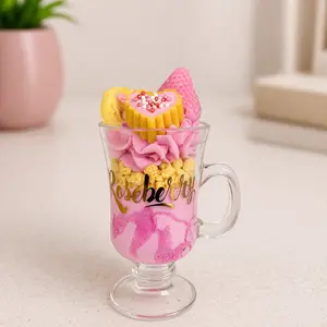 Rose Berry Candle - 8 oz Soy Wax Fresas & Crema with Galletas Aroma - Handmade Ecológica & Toxic-Free - Elegant Dessert Style Container