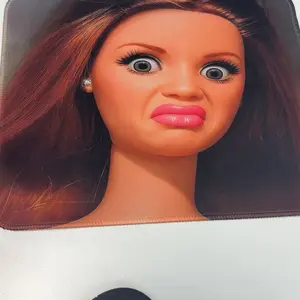 Humorous Expression Design Square Mouse Pad, Eye-Catching Desktop Decorative Protective Pad, Rubber Anti-Slip Lock-Edge Work Pad, Small Size Suitable for Laptop, Desktop Computer Gaming, Work and Daily Use, Desktop Accessory