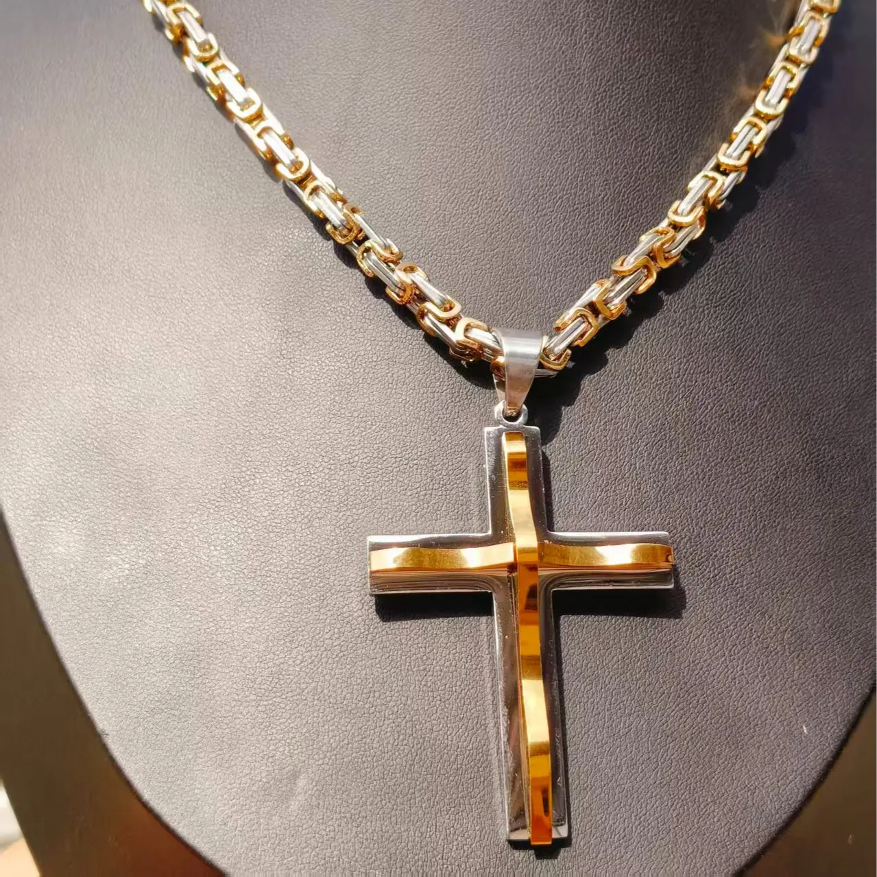 Unisex Anti-Tarnish Stainless Steel 2-Tone King Chain Cross Necklace - 5mm, 6mm Widths, 24in Cross Shape Layered Outline Jewelry for Hip Hop Outfits, Casual Wear