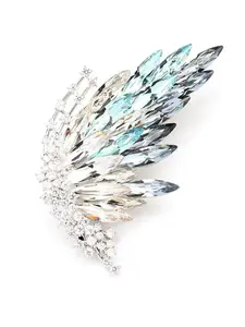 Fashion Design Half Butterfly Pin, Elegant Gradient Crystal Brooch, Insect Pins for Men and Women, Coat Jacket Accessory
