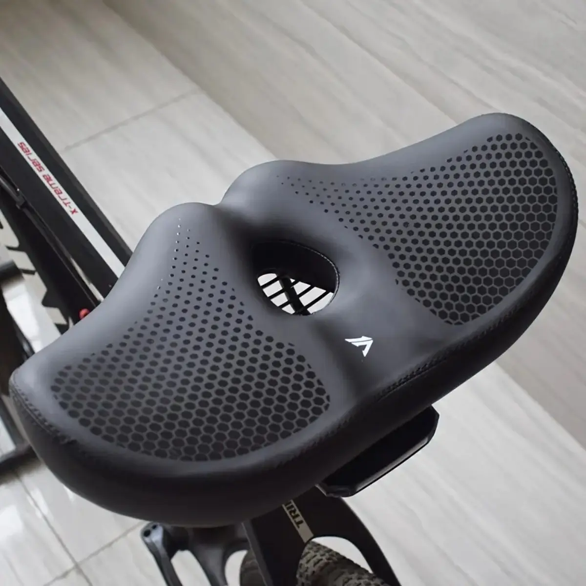 Thick Shock Absorbing Bicycle Saddle, Short Nose Wide Breathable Bike Seat with Reinforced Stitching and High Elastic Padding, Comfortable Cycling Cushion for Mountain and Folding Bikes, Outdoor Sport Cycling