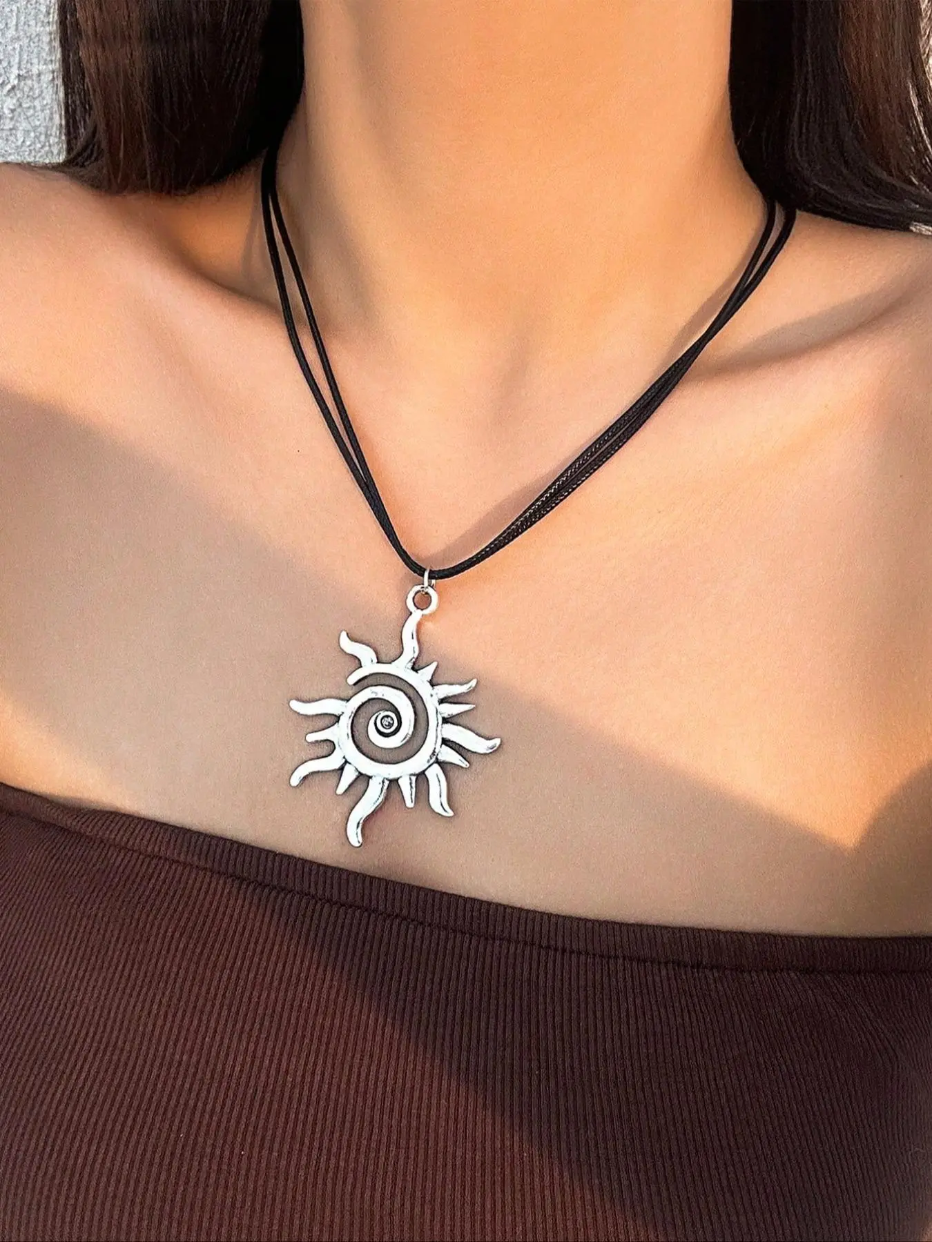 Creative Geometric Design Spiral Sun Pendant Necklace, Modern Jewelry Accessory, Unique Style Statement Piece, Perfect Gift Idea, Modern Versatile Accessories, Boho Style Jewelry, Fashionable Accessory