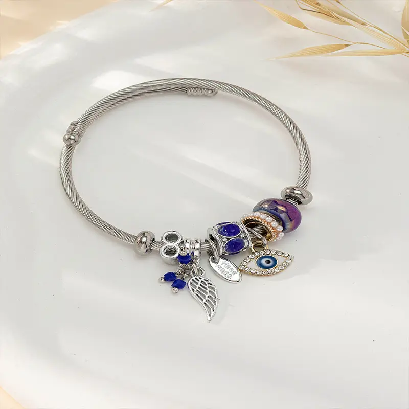 40 # YCB070 Wings Devil's Eye Pendant