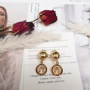 Pre-owned Celine Gold Tone Diamond Gold Earrings T10272887