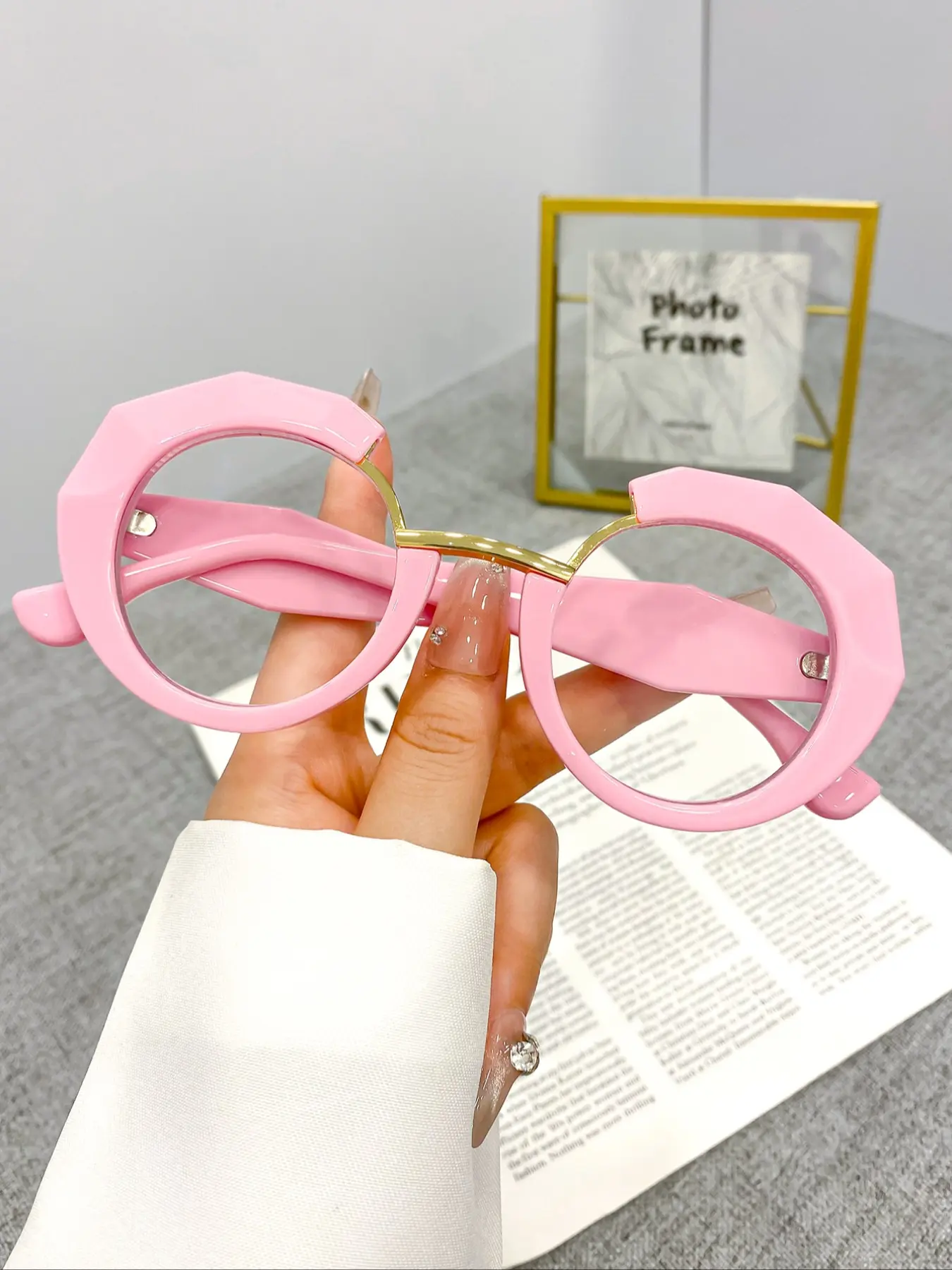 New Round Large Frame Glasses, Unique Design, Stylish Eyeglass, Trendy Versatile Fashion Eyewear, Trendy Beach Eyewear, Trendy Casual Eyeglasses, Suitable for Men & Women, Perfect for Photography & Daily Wear