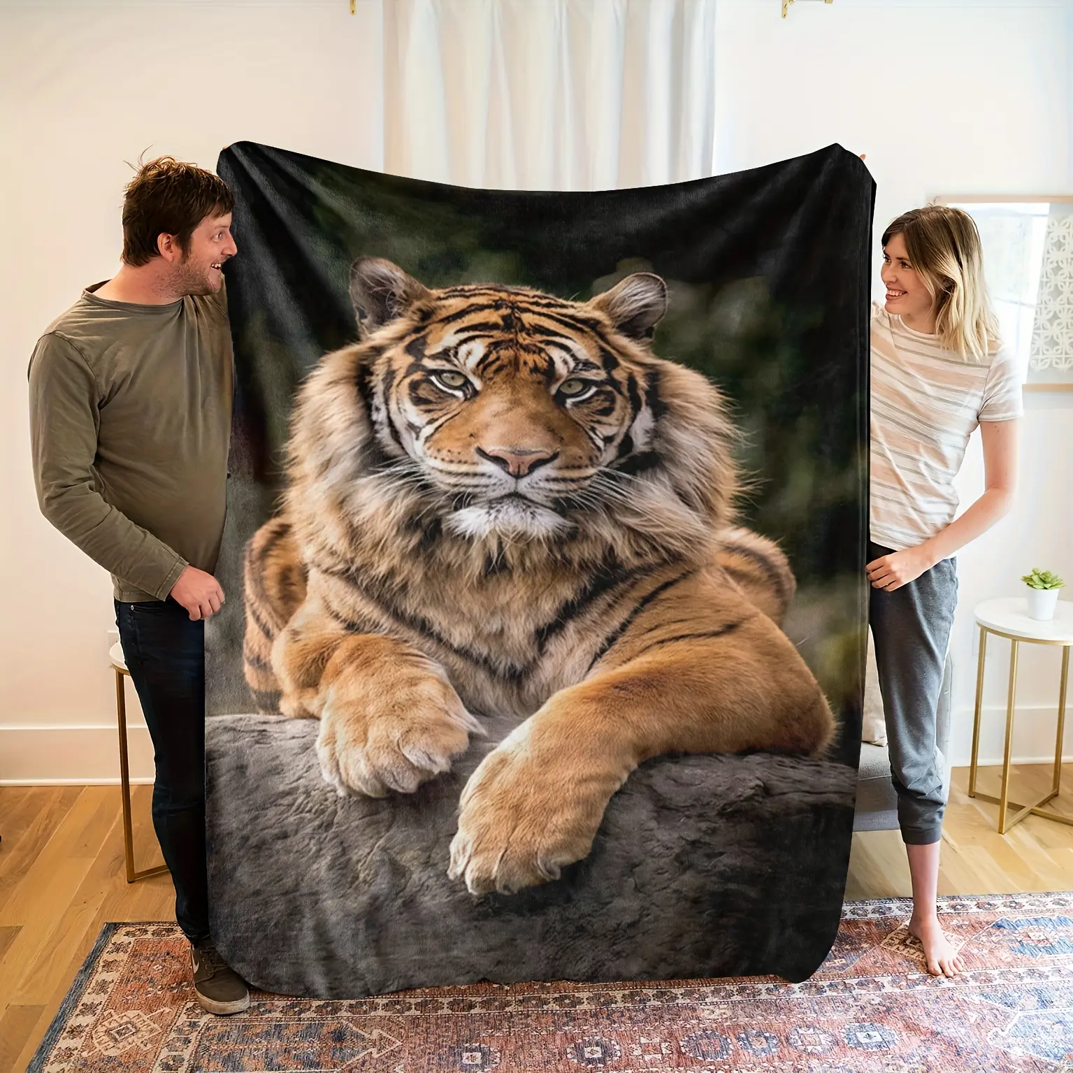 Cozy Breathable French-Style Flannel Throw Blanket with Vibrant Tiger Print - Soft, Warm, Machine Washable, Ideal for Living Room Decor, Bold Wildlife Home Accent