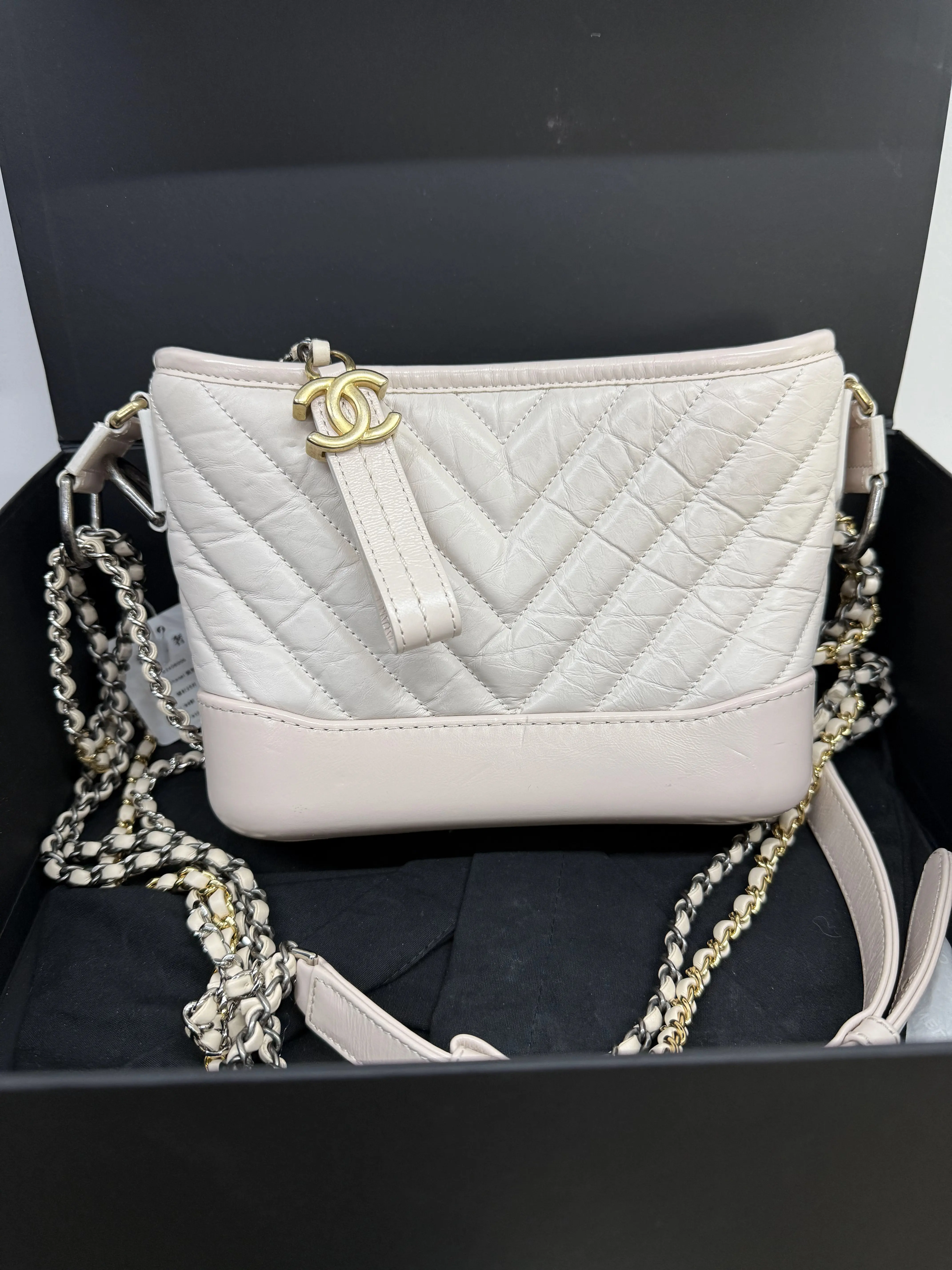 Pre-owned CHANEL Gabrielle Small White Calfskin Hobo Bag Shoulder/Crossbody Style, 8 cm Mixed Metals Hardware, Zip Closure, Shoulder Bags, Crossbody Bags
