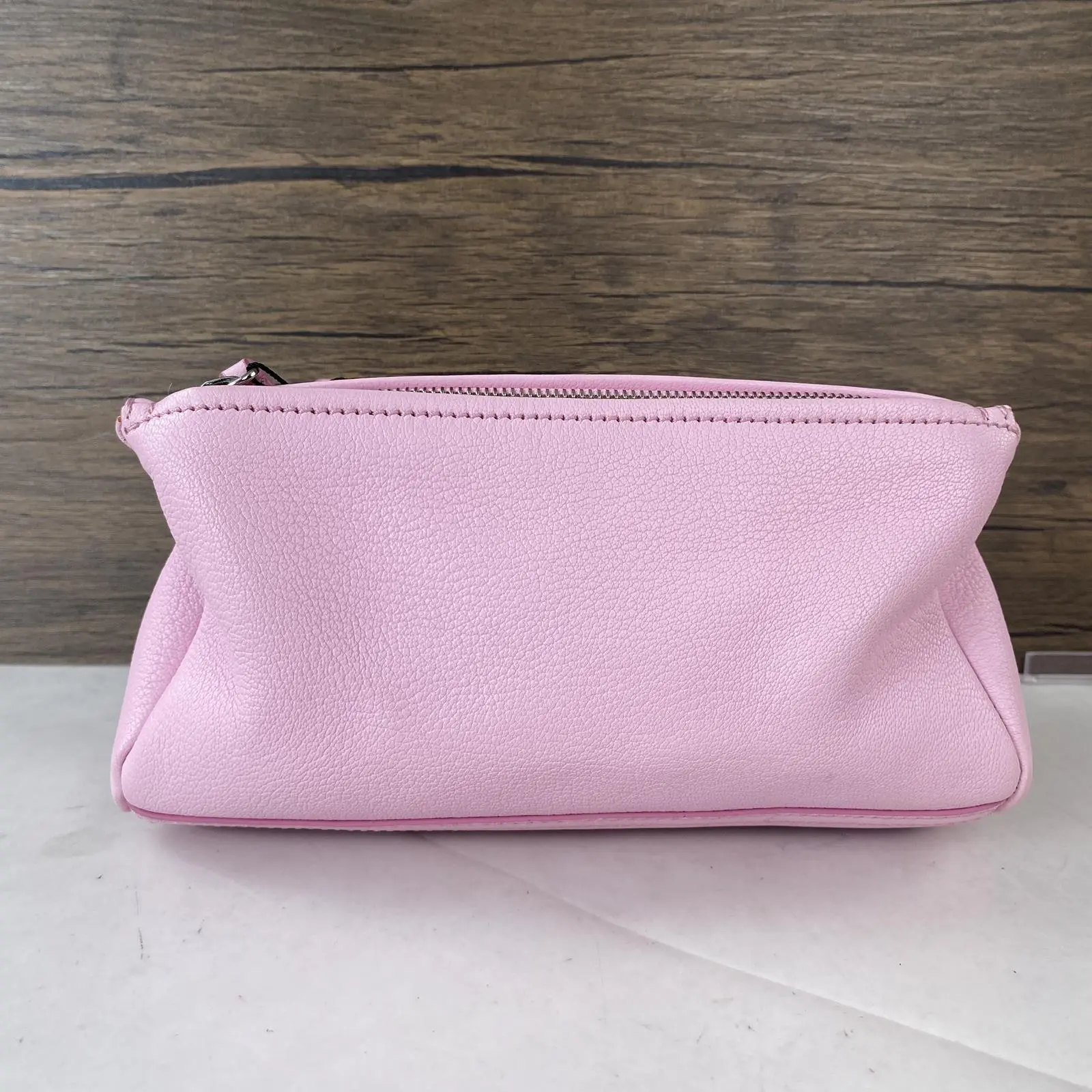 Pre-owned GIVENCHY Leather Crossbody bags Pink Grained Multi Zip Crossbody Pouch Bag+charm++