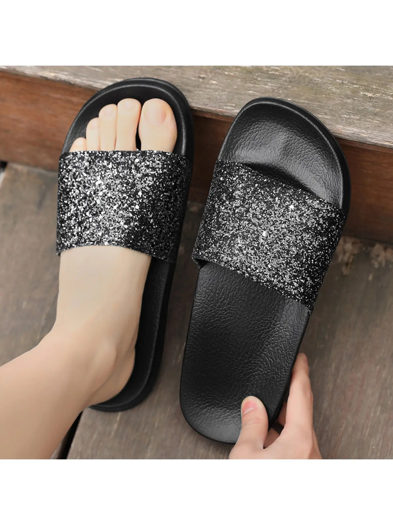 Ladies' slippers, glitter slippers, simple and fashionable casual slippers for home and outdoor wear