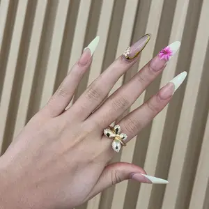 Anillo elegante de mariposa elaborado en plata 925