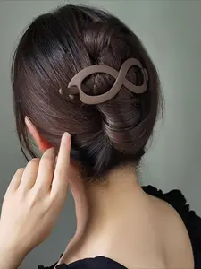 A pure color minimalist hair clip, Secure Clip Lightweight, Claw Clips, bohemian hair accessory for women & girls, suitable for headwear with thick hair, party fashion, daily wear, clothing decoration, and a small gift