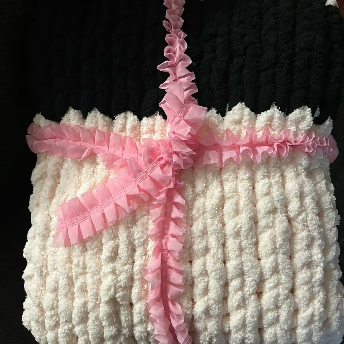 Chunky knit blanket hand made light pink and black cozy  Blanketgal Gray&Co