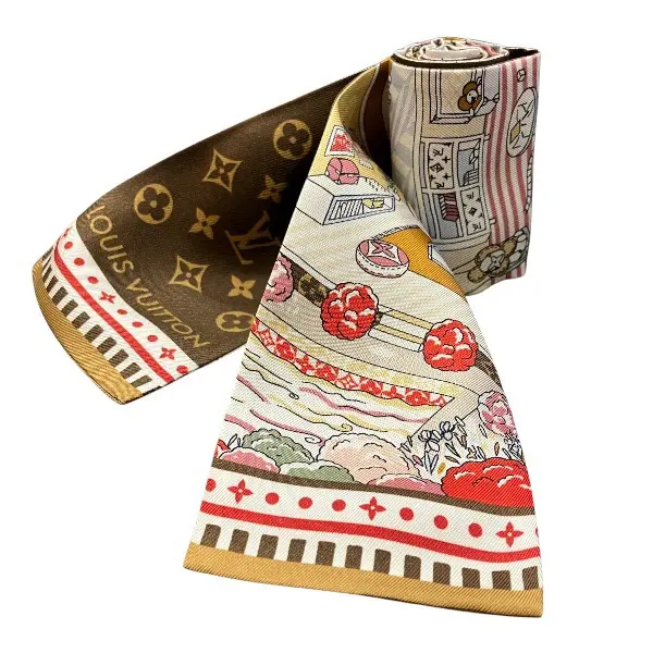Pre-owned Louis Vuitton Silk Small Leather Goods Vivienne World Monogram Scarf