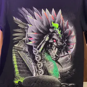 Serpiente emplumada T-shirts