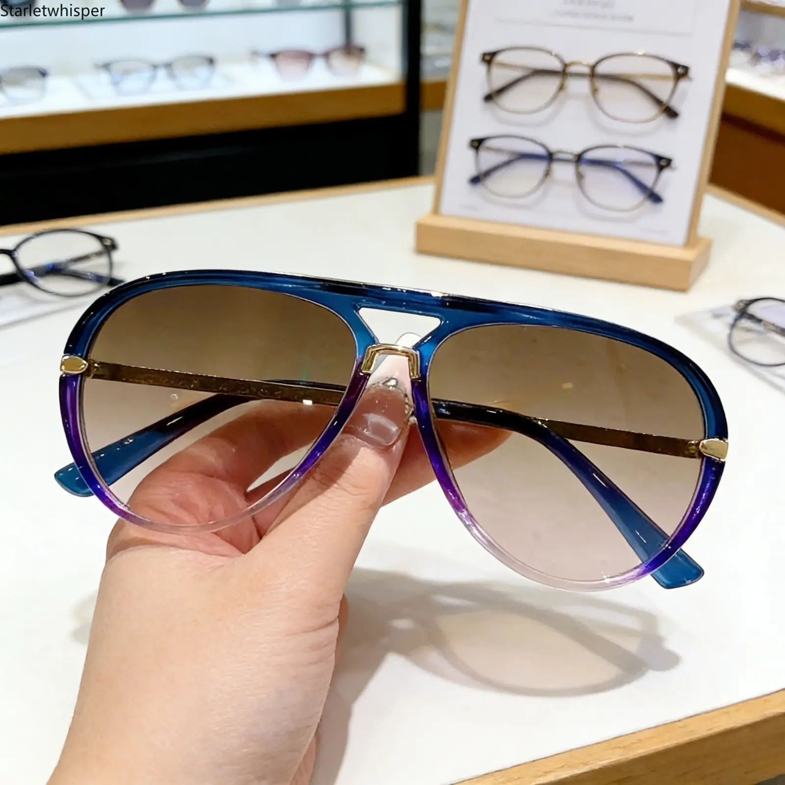 Retro Aviator Sunglasses for Men & Women, Multi-Color Gradient Lens UV400 Protection, Trendy Lightweight Shades for Daily & Outdoor Summer Wear