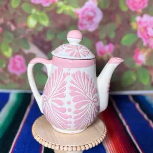 Tetera Relieve Cielito Lindo, rosita  1.5Lts (Set 1 Piece).