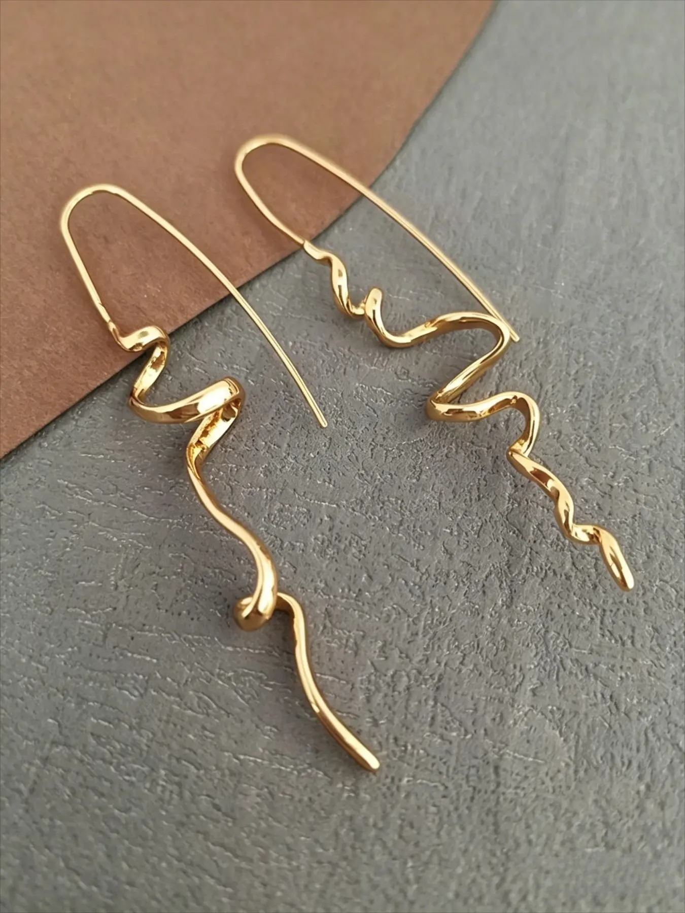 French Style Asymmetrical Earrings for Women, Fashionable Metal Design, Versatile Statement Jewelry, All-Season Casual Accessory