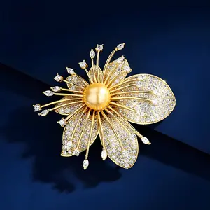 European and American style exquisite floral brooch, high-end women's pearl flower brooch, unique design, corsage, suit accessory