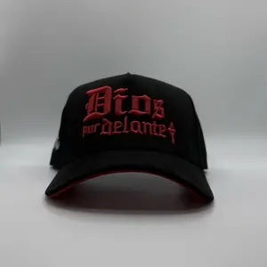 Vicera Gorra Snapback Premium Black with Red "Dios por Delante" Embroidery Front Design