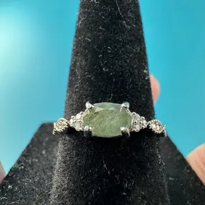 Beautiful All natural alexandrite, size 7, 0.66 carat rhodium plated 925 silver ring with beautiful color change