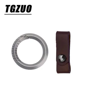 Fashionable and portable titanium alloy keychain, men's exquisite portable outdoor keychain