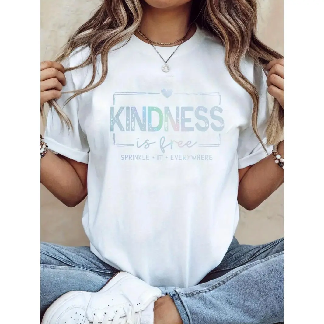 Women's Fitted Retro Graphic Twill Sports T-Shirt - Short-Sleeve Round Neck Casual Chic Top with "Kindness is Free" Graphic Slogan, Cotton, Digital Printing, Sporty Chic, Everyday Wear, Mother's Day Gift, Women's Clothes