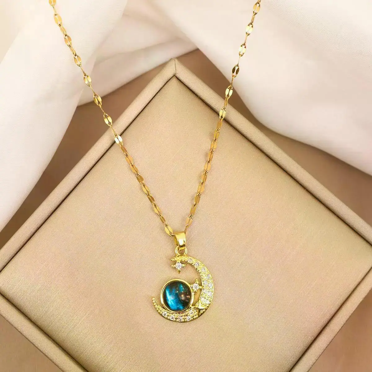 Women's Cosmic Star Statement Pendant Necklace - Korean-Style Luxury Collarbone Link Chain, Versatile High-Value Fashion Costume Jewelry Accessory, Statement Necklaces, Cosmic Star Necklaces frownies