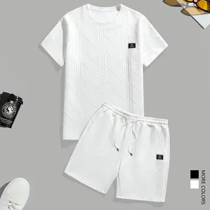 Men’s casual short-sleeve set, solid color jacquard, crewneck T-shirt with drawstring shorts, suitable for everyday wear and vacations.