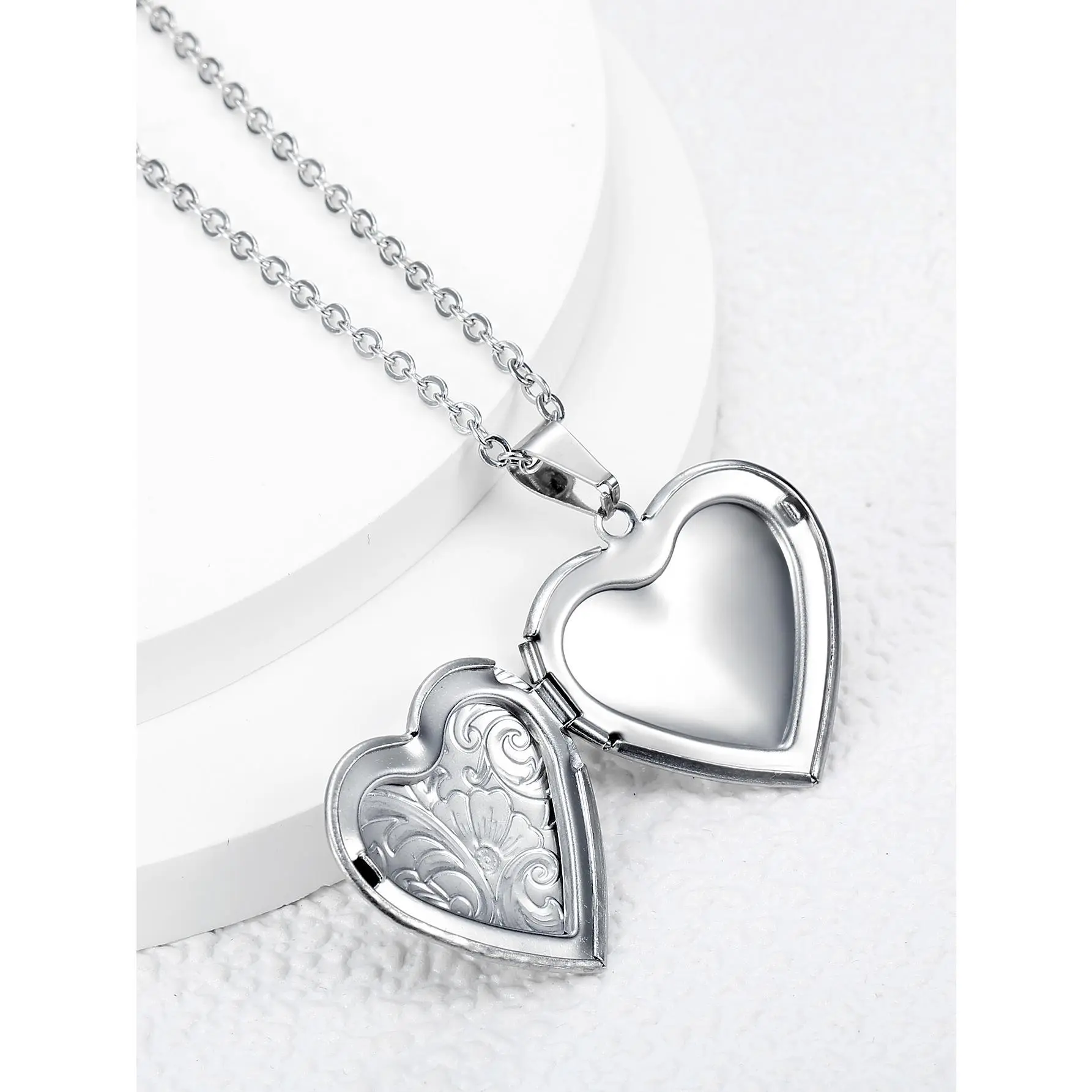 Vintage Carved Heart Locket Necklace, High-end Photo Holder Daily Necklace Vintage Carved Heart Locket Necklace, High-end Photo Holder Daily Necklace