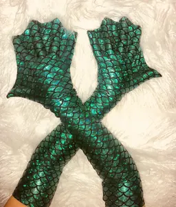 Scales webbed gloves