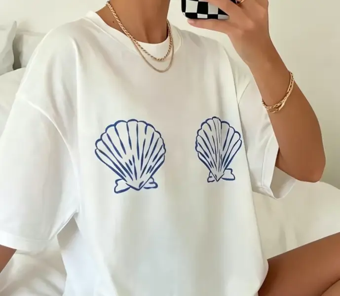 Minimal Blue Seashell Simple Front Print Coastal Graphic Short Sleeve T-Shirt, Womens Minimal Beach Casual Tops, 100% Pure Cotton Printed Craft Summervibes Tee, Soft Breathable Relaxed Fit everyday outfits