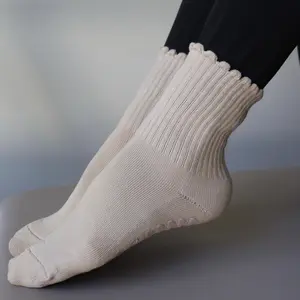 PILA Plain Best Cream Grip Socks