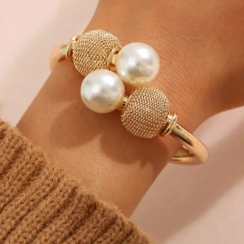 Vintage Faux Pearl Decorated Cuff Bangle, Hand Chain, Fashion Jewelry for Party, Daily Clothing Decor, Trendy All-match & Exquisite Jewelry for Birthday Gift, Trendy Jewellery Accessories, Fashionable Bangle, Exquisite Bracelet, Cuff Bangles Bracelets