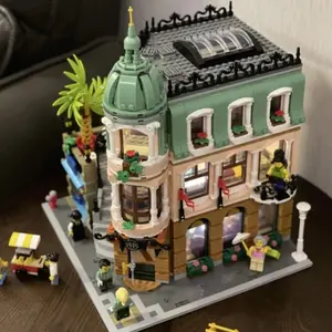 Street Scene Corner Hotel Building Model Toy, Boys Girls Series Construction Micro Particles Blocks, Miniature Architecture Set