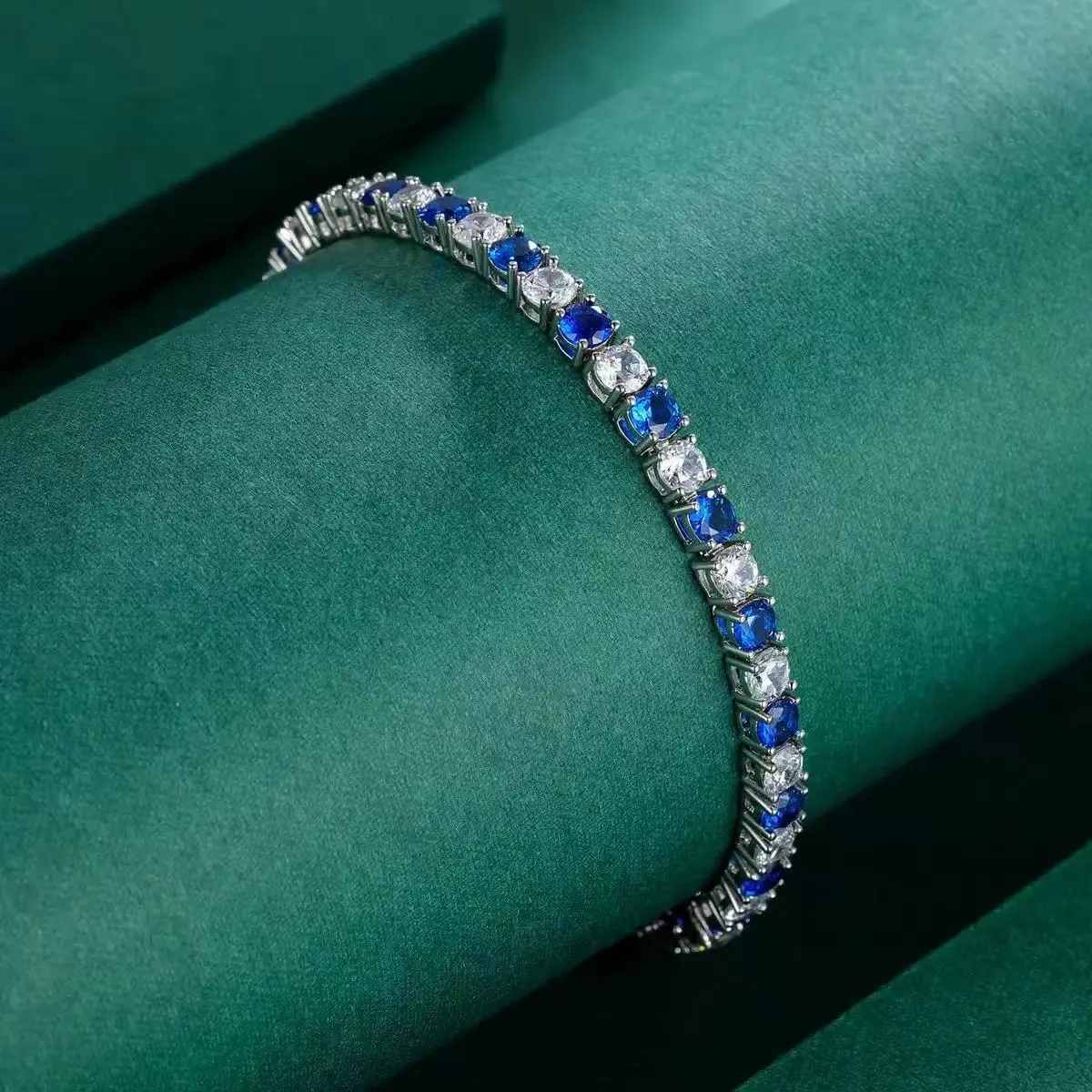 New stylish and trendy royal blue sapphire bracelet, light luxury versatile jewelry