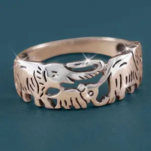 Elegant Family Elephant Ring for Women – Mother, Father & Baby Elephant Design, Meaningful Jewelry for Daily Wear & Special Occasions