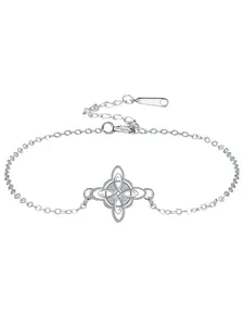 Dainty Silver Celtic Knot Bracelet 💫 | Intricate Knot Charm + Adjustable Chain | Perfect Gift For Celtic Lovers｜#CelticJewelryGift #BirthdayGiftsForHer #EverydayDaintyJewelry#TikTokMadeMeBuyIt #TrendyJewelry2026 #CelticStyle #DaintyBracelet