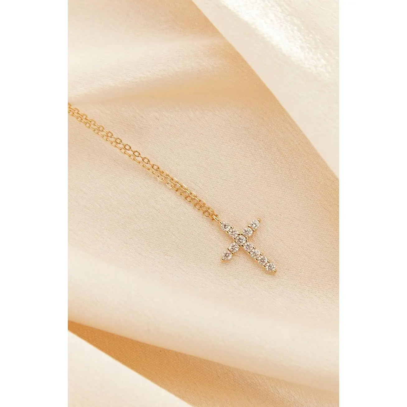 ARI CROSS NECKLACE