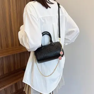 2026 New White Four-Leaf Clover Embossed Boston Bag with Heart-Shaped Diamond Chain, Cylinder Bag, Handheld, Shoulder, Crossbody for Women
