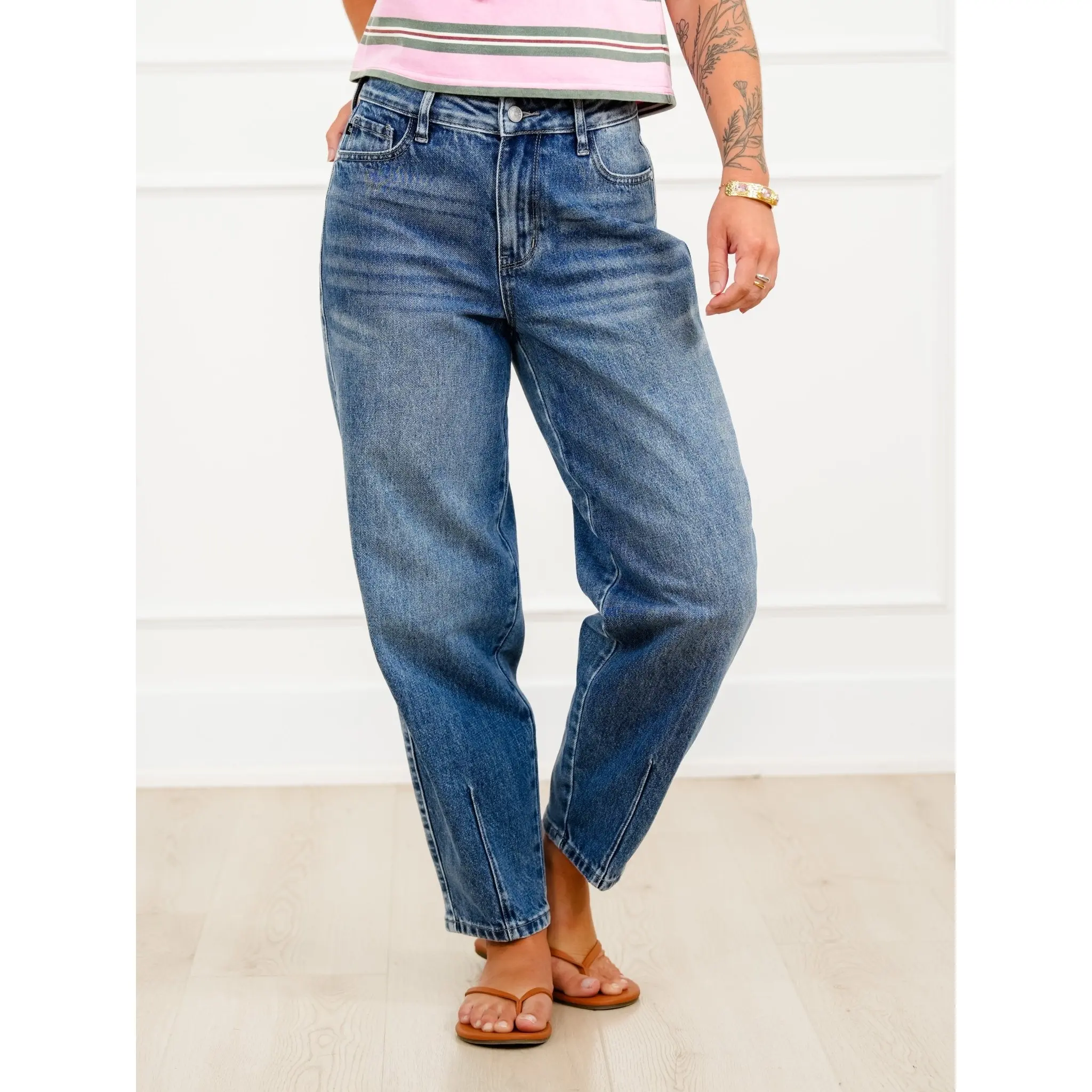 Judy Blue High Rise Medium Wash Rigid Magic Barrel Jeans with Darting Judy Blue High Rise Medium Wash Rigid Magic Barrel Jeans with Darting